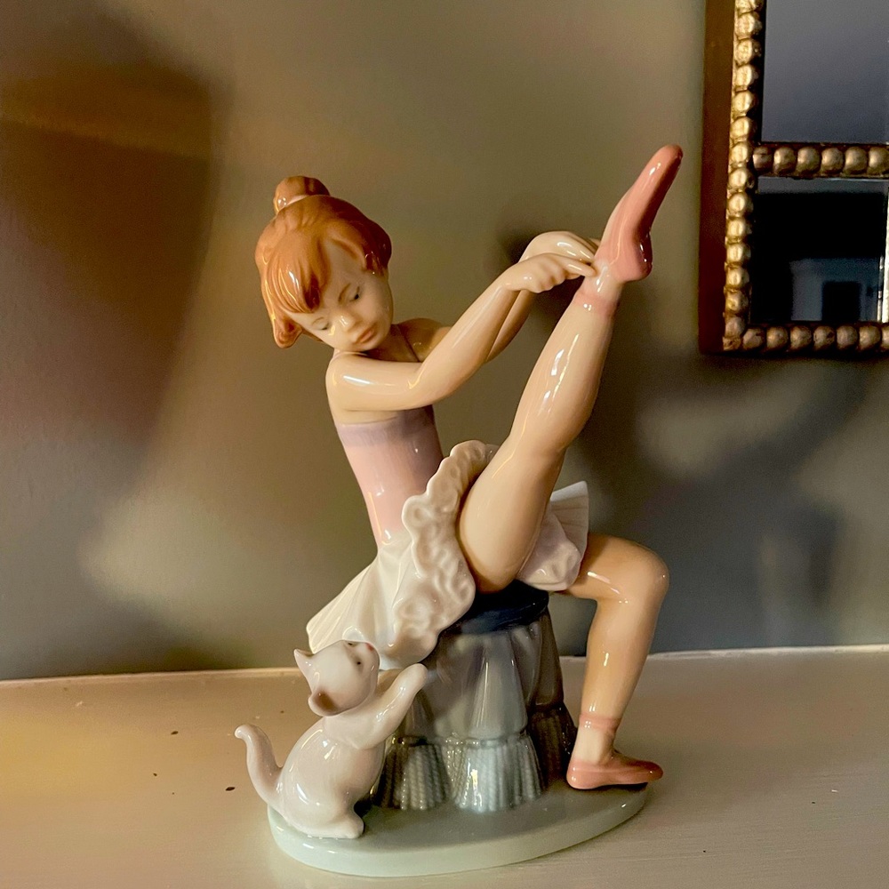 lladro Tuesday’s Child, fabulous porcelain sculpture of a ballerina and kitten!